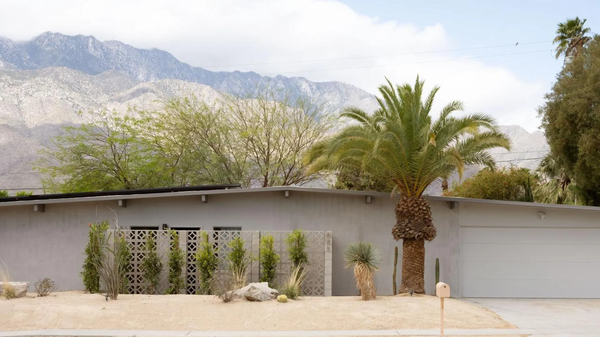 Meiselman Mid Mod Pool And Spa In Sunrise Park Palm Springs Stany Zjednoczone Ameryki